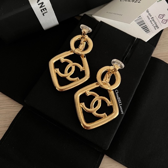 Auth Chanel 22S Diamond Shape CC Dangle Gold Clip-On Earrings - Picture 2 of 9
